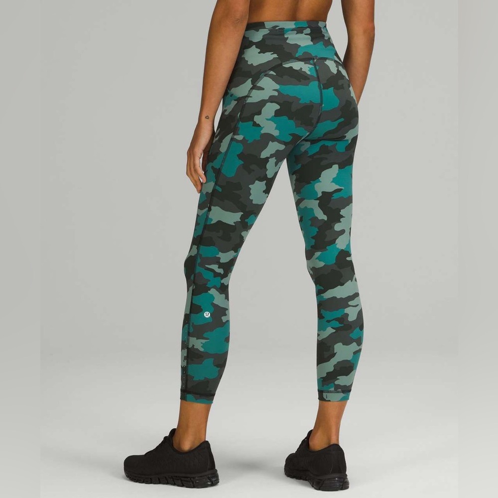 Lululemon Swift Speed High-Rise Tight 25"
Camo Tidewater Teal Size 2